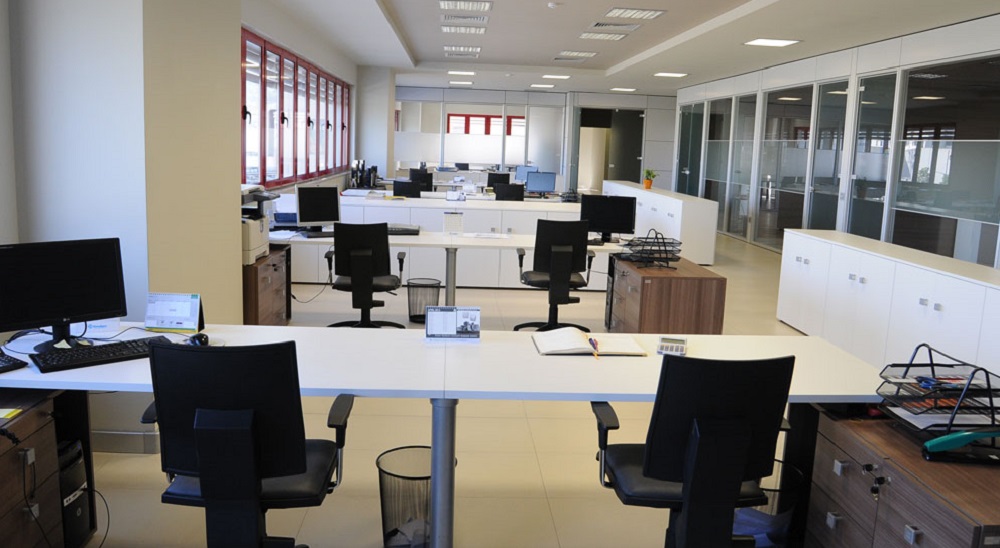 Sherbimet online, por shtohen punonjesit e administrates ne prag zgjedhjesh
